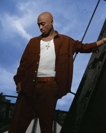 Los pantalones de pana de Tupac Shakur en la cuenta de Instagram de @__makaveli96