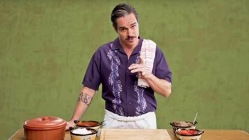 Purple shirt worn by Lalo Salamanca (Tony Dalton) in Better Call Saul (Season 5)