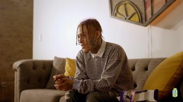 Le polo à manches longues rayé noir et blanc porté par Lil Skies dans la vidéo Lil Skies | The Lyrical Lemonade Interview