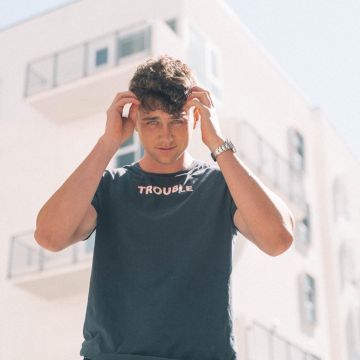 La camiseta Trouble de Harry Jowsey en su cuenta de Instagram @harryjowsey