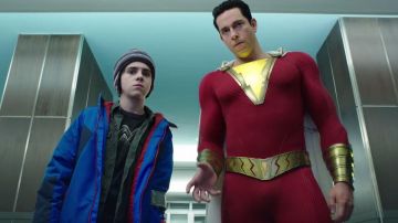 Bleu et rouge veste portée par Freddy Freeman (Jack Dylan Grazer) dans Shazam!