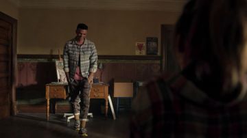 Track Pants worn by Scot Cavendish (Petrice Jones) in Locke & Key (S01E04)