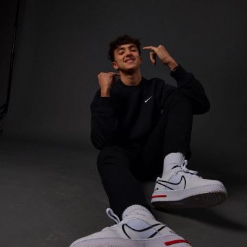 Le pantalon de jogging noir Nike porté par Inoxtag sur son compte Instagram @inoxtagytb