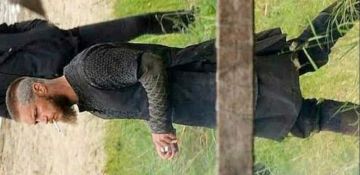 Tunique en cuir portés par Ragnar Lothbrok (Travis Fimmel) comme on le voit dans les Vikings Saison 3