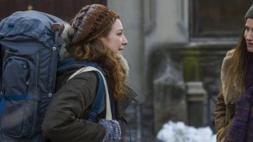 The beanie-wool brown and blue worn by Sadie Barrett (Kayli Carter) in Private Life