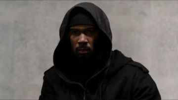 Veste à capuche porté par James "Ghost" St Patrick (Omari Hardwick) au Pouvoir