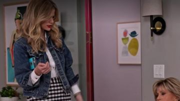 Denim jacket worn by Mallory Hanson (Brooklyn Decker) in Grace and Frankie (S05E10)