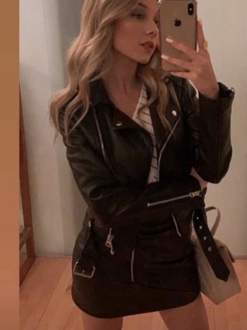 La jupe en cuir portée par Ester Expósito sur le compte Instagram de @esterexpositooow