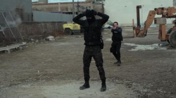 The mesh military slim fit Billy Russo (Ben Barnes) in Marvel's The Punisher (S01E08)