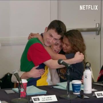 The top colours of Dylan Minnette on the account Instagram of @dylanminnette