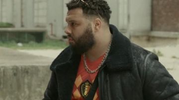 The leather jacket collar sheep worn by Yamar (Rachid Guellaz) in Validated (S01E07)