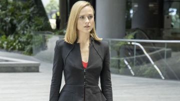Black Blazer Jacket worn by Dolores Abernathy (Evan Rachel Wood) as seen in Westworld (S03E01)