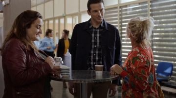 The bomber jacket with flowers worn by Annick Lebellec (Pétronille Moss) in Tandem (S04E07)