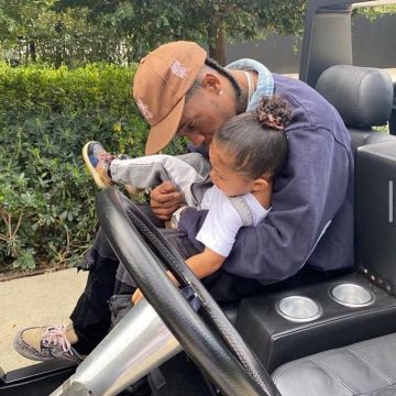 Sweatshirt with crew neck denim worn by Travis Scott on the account Instagram of @goopgdry