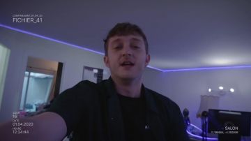 La chemise vert foncé portée par Vald dans son clip Rappel