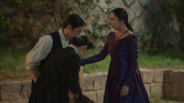 Dress worn by Kudo Hina (Kim Min-jung) as seen in Mr. Sunshine (Season 1 Episode 23)