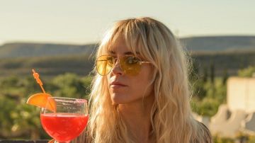 Yellow Sunglasses  worn by Macarena Ferreiro Maggie Civantos in Vis a Vis: El Oasis