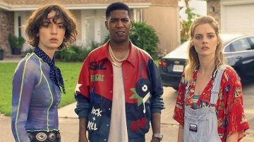 Camisa de botones con patrón de pez usada por Thea Preston (Samara Weaving) en Bill & Ted Face the Music