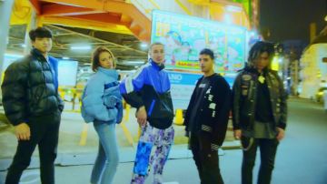 Pantalon porté par 7 des Mâchoires dans le Turbo S de la musique de la vidéo de 7 Mâchoires X Seezy 