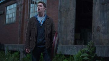 On the run tee shirt worn by Steve Rogers / Captain America (Chris Evans) in Captain America: The Winter Soldier