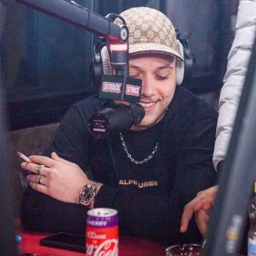 Le t-shirt noir à manches longues Ralph Lauren de PLK sur son compte Instagram @plkpb