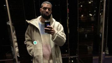 Nike Phone Case used by Drake on his Instagram account @champagnepapi