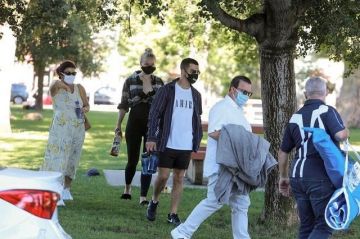 Black shorts worn by Joe jonas on the Instagram account of @jonaschilefc