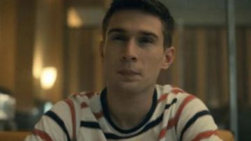 Red, blue, and white medium striped t-shirt worn by Dave Katz (Calem MacDonald) in The Umbrella Academy
