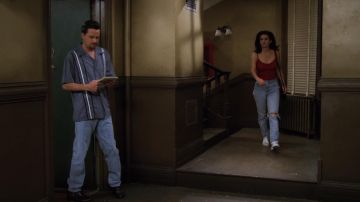 Pantalon en jean porté par Monica Geller (Courteney Cox) dans les Amis (Saison 3 Épisode 6)