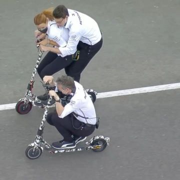 Trottinette électrique  de Toto Wolff  sur le compte Instagram de @f1