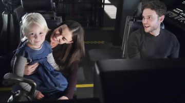 Vestido azul usado por __ null en Marvel's Agents of S.H.I.E.L.D. 7x13