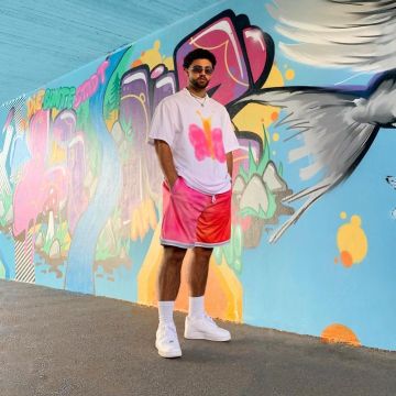 T-shirt Imprimé  de Mehdi   sur le compte Instagram de @ckmhd