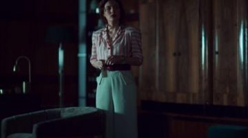 Shirt __ worn by Eva Villanueva Ivana baquero explained in the series Alta mar