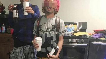 Michael Jordan Gris et Noir des Taureaux Shirt porté par Lil Pompe dans cette photo