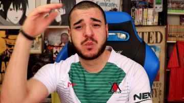 Maillot Hunter X Hunter porté par vidéo de Riles (Riles) dans la vidéo L'exploit. (Manchester City 1-3 Lyon)