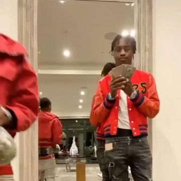 Besoin de cette veste de Lil Tjay sur le compte Instagram @strictlytjayxpolo