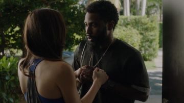Chemise à manches retroussées portée par Ricky Jerret (John David Washington) dans Ballers (Saison 1 Épisode 2)