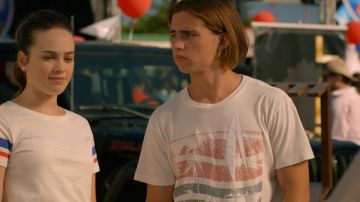 The white t-shirt printed wave red blue decor landscape boat sail embossed Robby Keene (Tanner Buchanan) in Cobra Kai (S02E03)