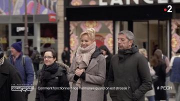 La parka 3/4 avec grandes poches de Michel Cymes dans Les pouvoirs extraordinaires du corps humain du mardi 1er septembre 2020