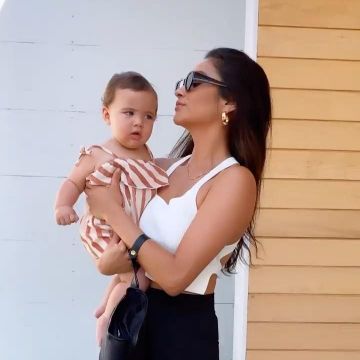 Top blanco usado por Shay Mitchell en la cuenta de Instagram @teamshay87