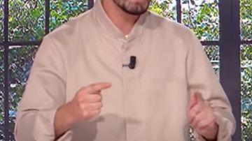 Veste of Roman Frayssinet in Clique dimanche