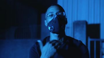 Masque porté par Freeze Corleone dans le clip LA F x FREEZE CORLEONE - La Violence