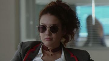Aviator sunglasses of Marina Nunier (María Pedraza) in Elite (S01E03)