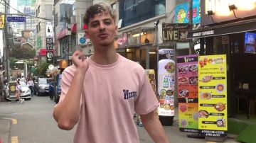 t-shirt  portés par prime prime dans la vidéo LE PLAT LE PLUS DANGEREUX DE CORÉE ! #LAVIDE 153