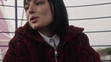 Cardigan de Ludovica Storti (Alice Pagani) dans Baby (S03E01)