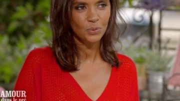 Pull rouge décolleté de Karine Le Marchand dans L'amour est dans le pré