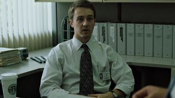 Cravate imprimée portée par le narrateur (Edward Norton) dans le film Fight Club