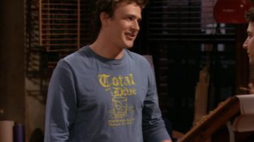 T-Shirt Total Dive de Marshall Eriksen (Jason Segel) dans How I Met Your Mother (S01E01)