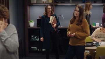 Manteau de Andréa Martel (Camille Cottin) dans Dix Pour Cent (S04E02)