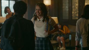 White blouse/shirt of Josie Saltzman (Kaylee Bryant) in Legacies (S02E02)